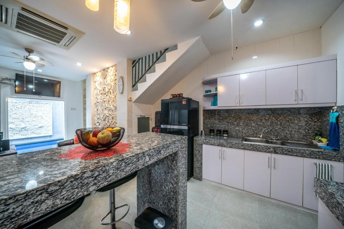 3 Bedroom Private Pool In Kuta
