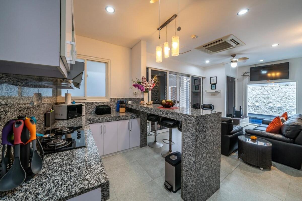 3 Bedroom Private Pool In Kuta Kuta (Bali)